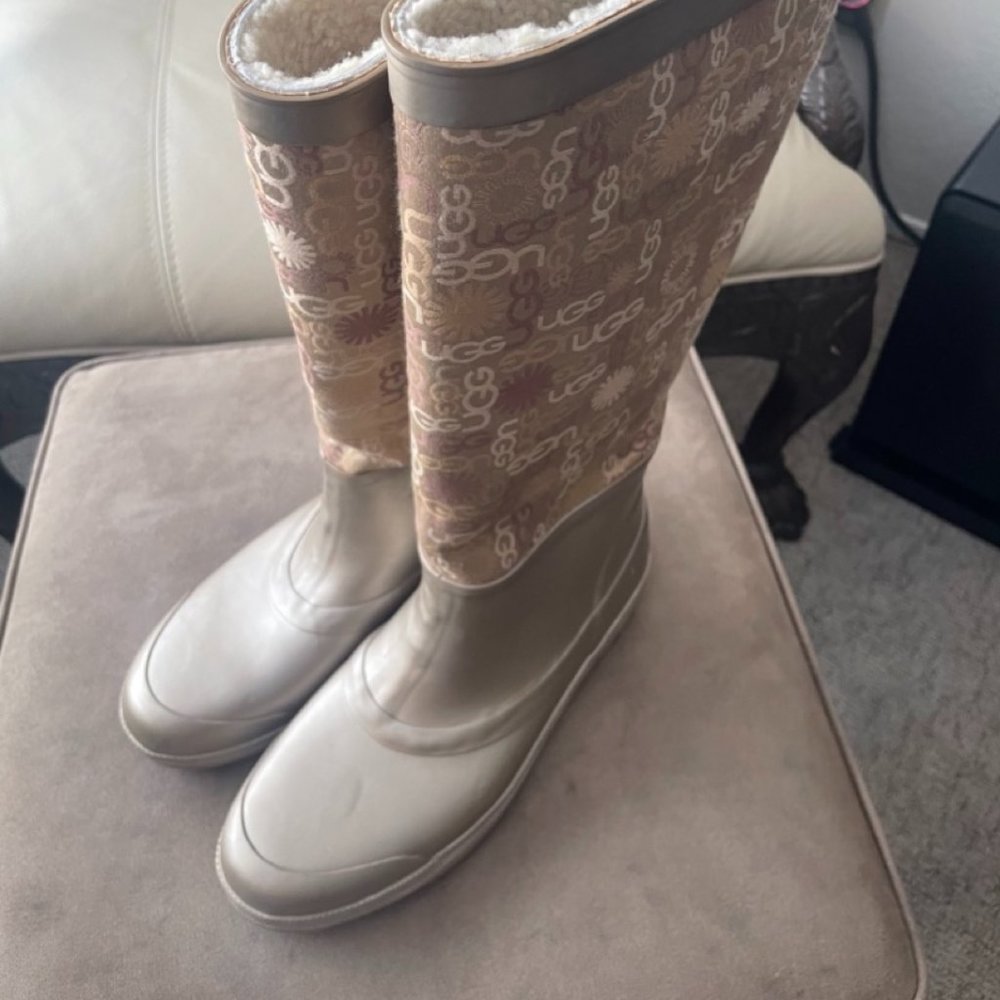 Ugg 5700 Designer Winter. / Rain Boots - 16" Tall / Logo Branded Upper US Size 9
